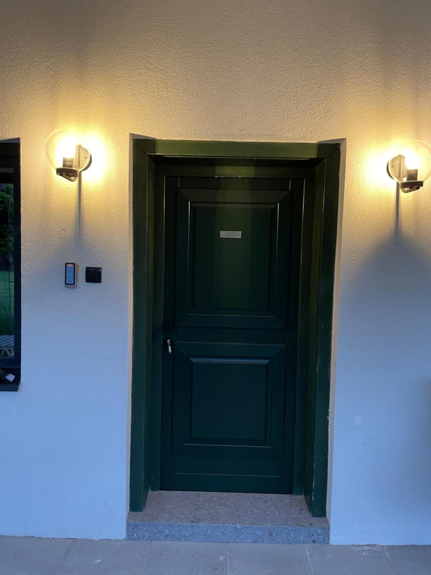 Villa Number 6 Скоп'є Екстер'єр фото